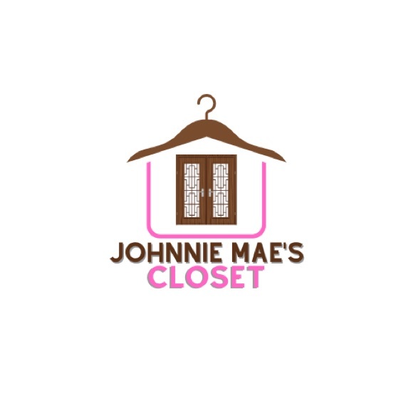 MOSSIMO / Target Black and White Purse with Chain accents and gold clasp. - Picture 2 of 2